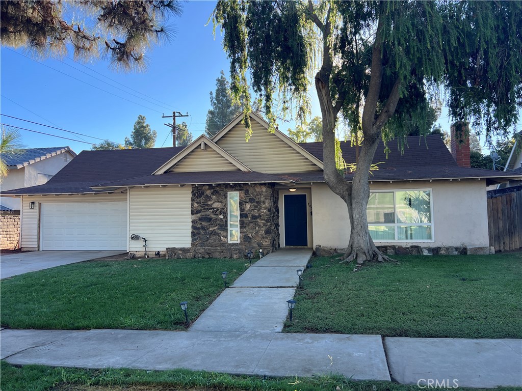 705 S Grove Property Photo 1