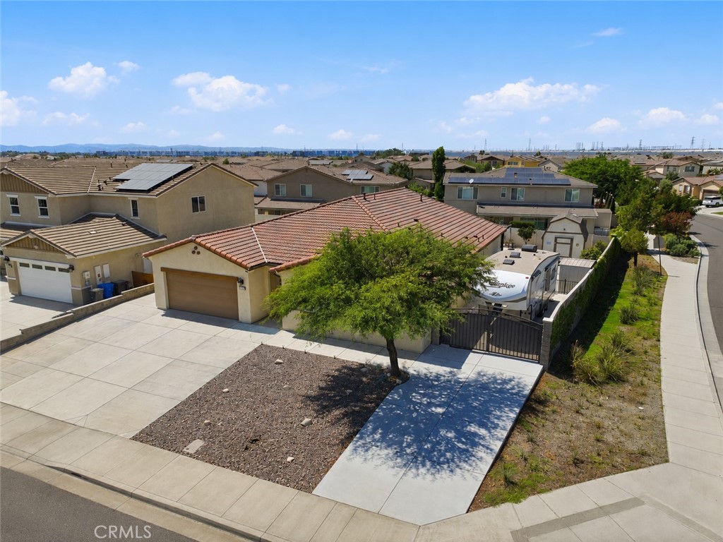 11565 Forsythia Street Property Photo 4