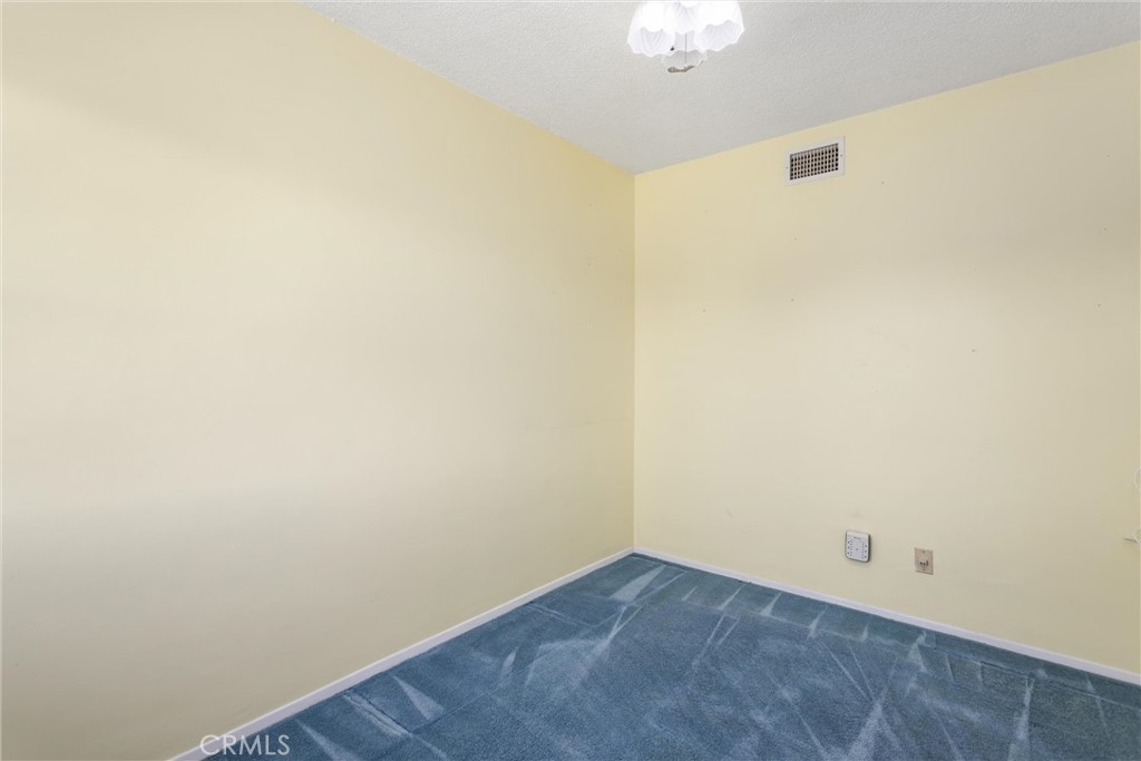 1151 W Crescent Property Photo 11