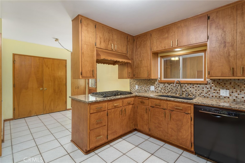 1151 W Crescent Property Photo 18