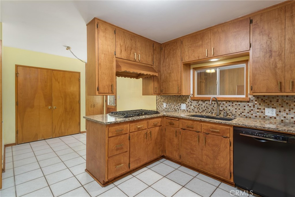 1151 W Crescent Property Photo 18