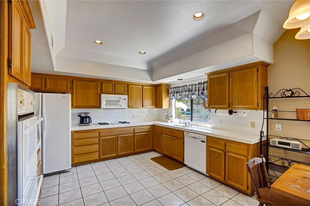 14035 Moonridge Property Photo 9