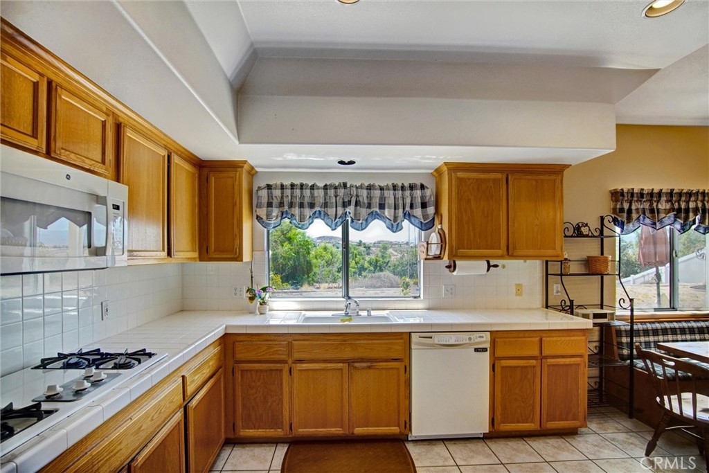 14035 Moonridge Property Photo 11