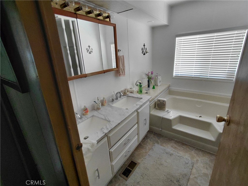 10226 Frontier Property Photo 16