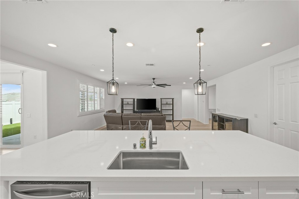 16643 Evelyn Property Photo 7