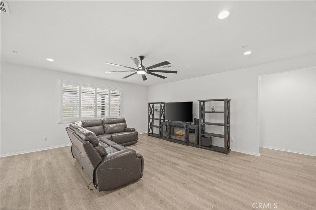 16643 Evelyn Property Photo 20