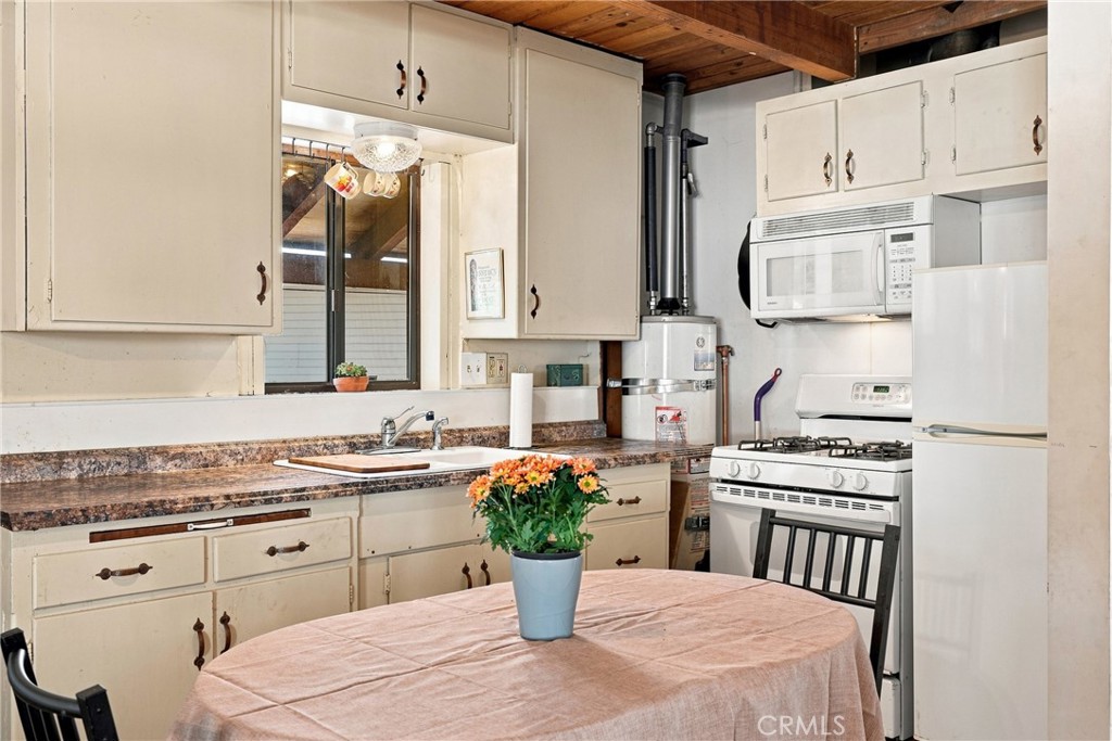 2673 Soutar Property Photo 10