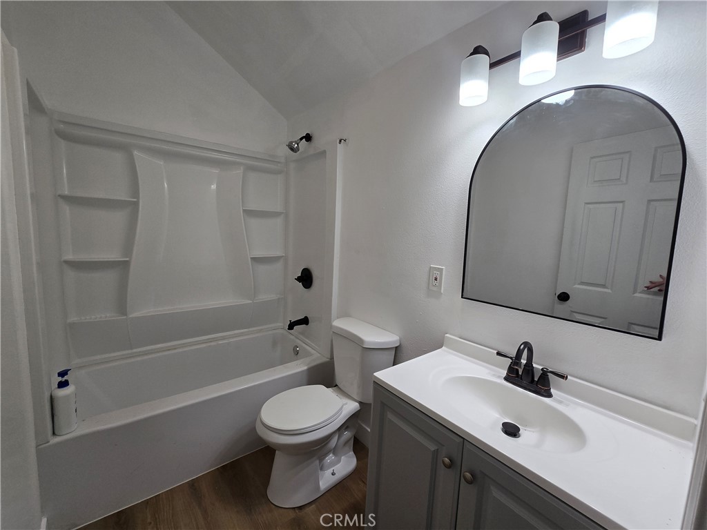 4728 Hillside A Property Photo 11