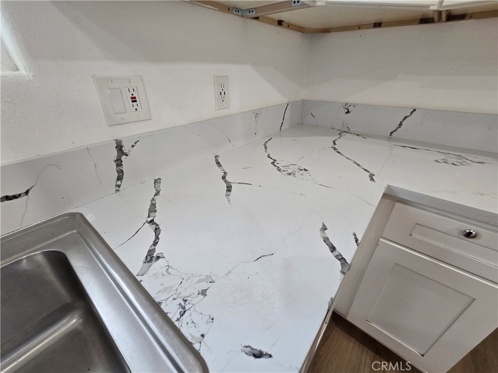 4728 Hillside A Property Photo 14