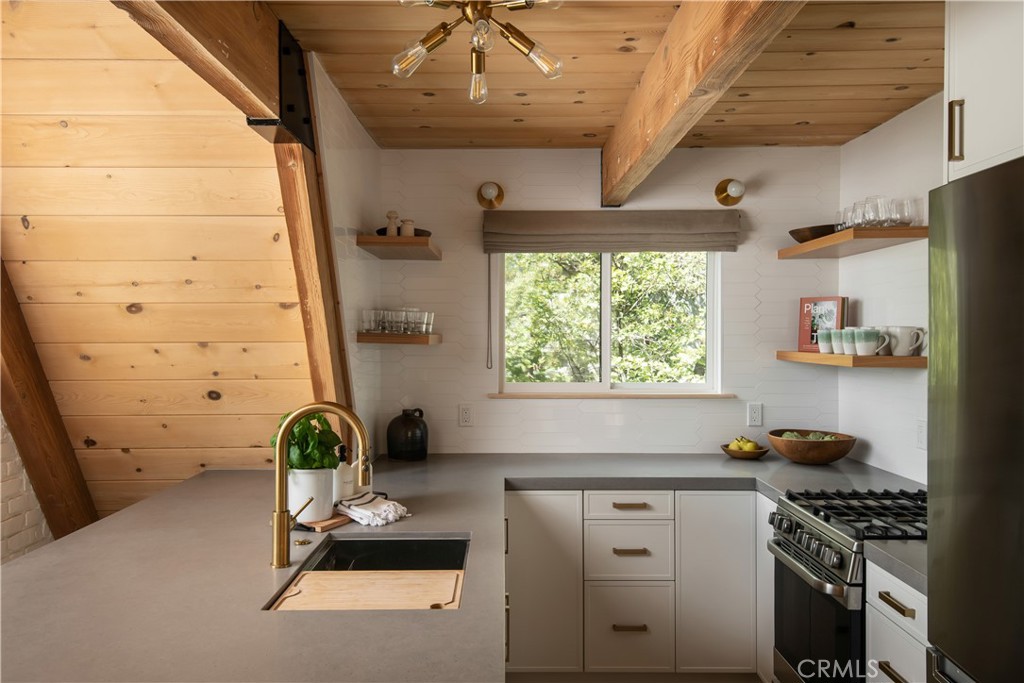 1340 Yosemite Property Photo 5
