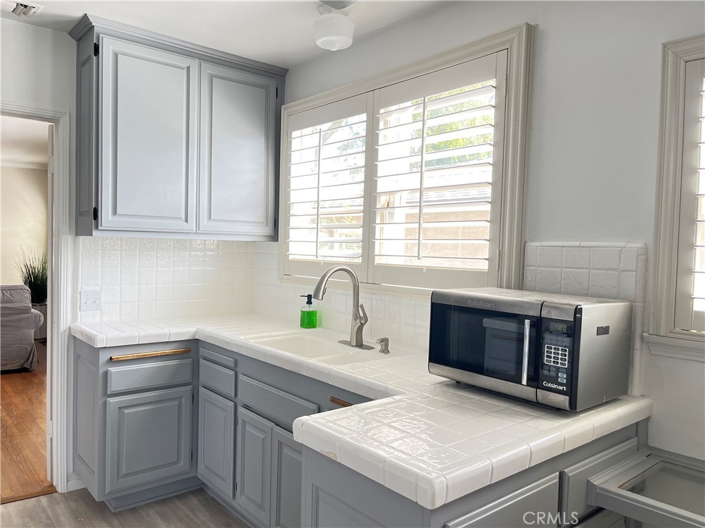 2440 Queensberry Road Property Photo 12