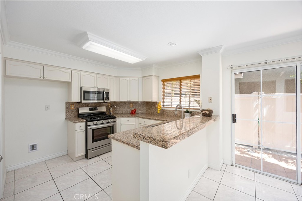 921 Blossomcreek Ln Property Photo 17