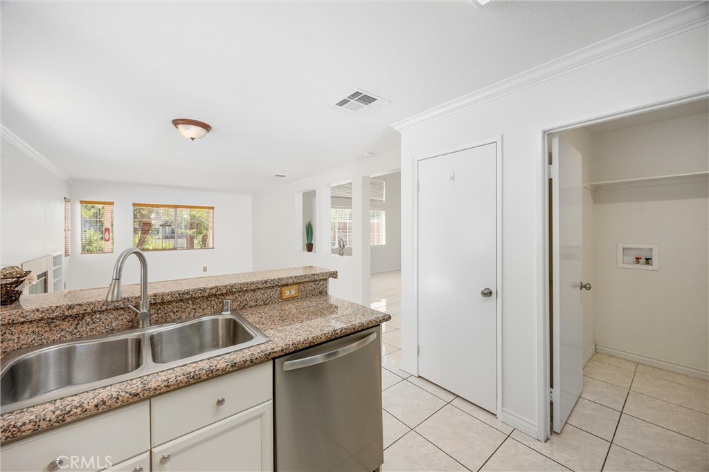 921 Blossomcreek Ln Property Photo 21