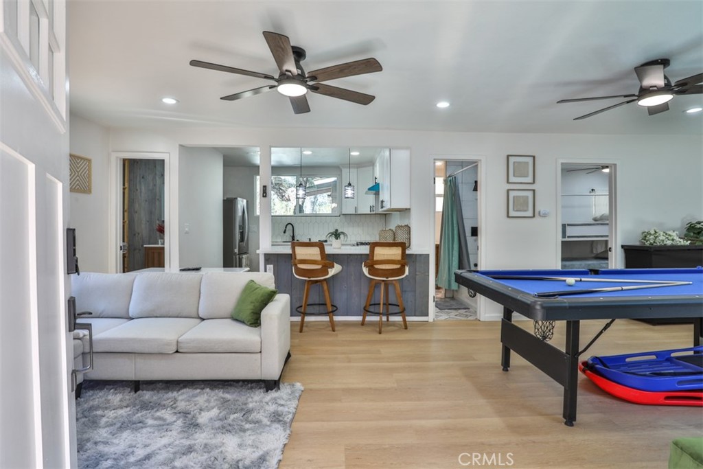 672 Talmadge Property Photo 3