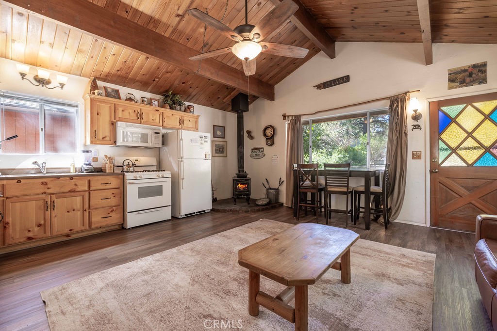 926 Robinhood Property Photo 3