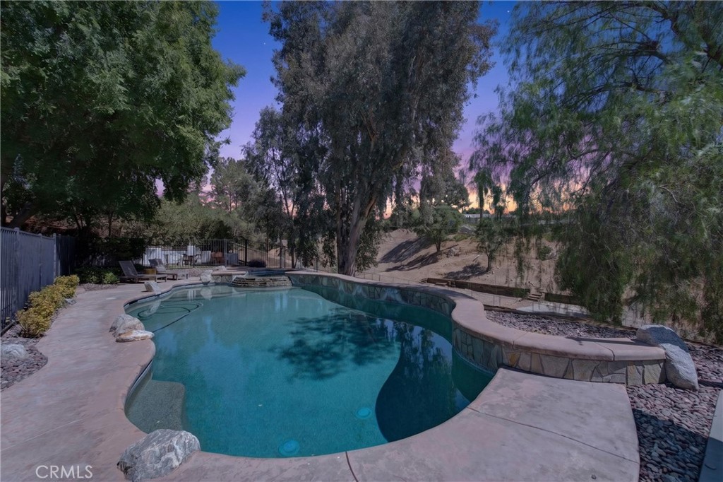 636 E Mariposa Property Photo 6