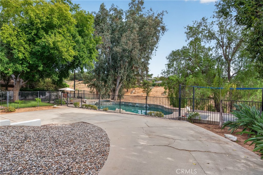 636 E Mariposa Property Photo 46