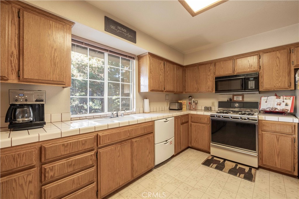 444 Elysian Property Photo 6