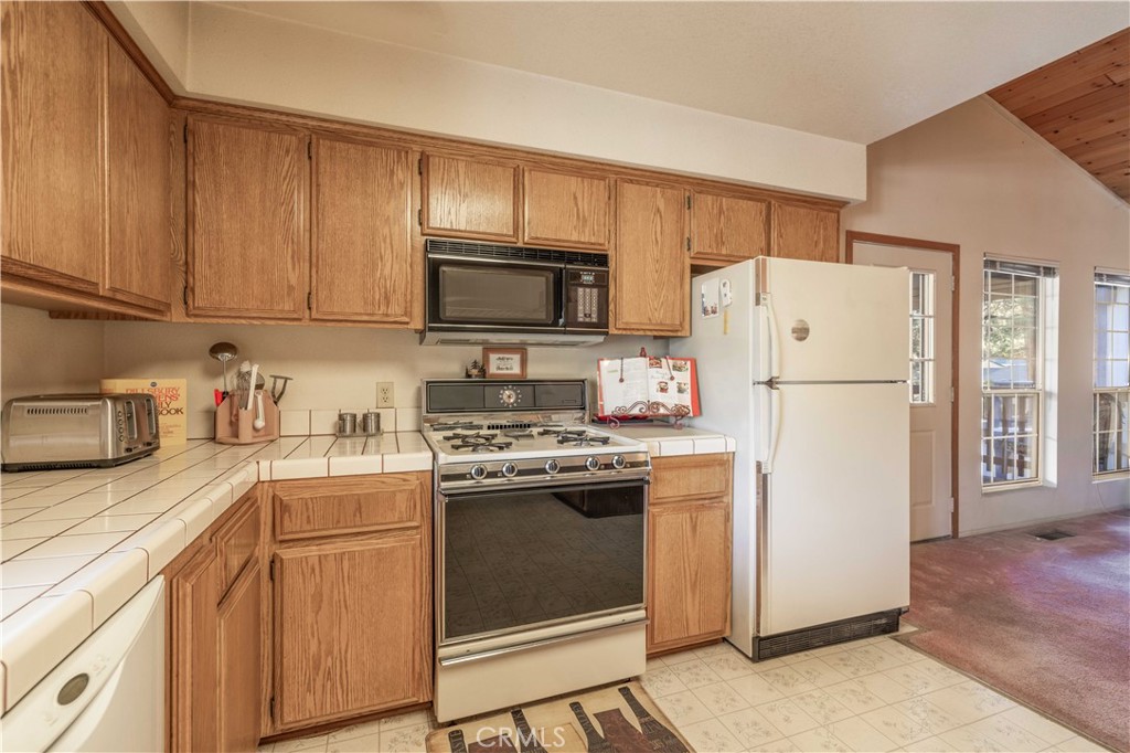 444 Elysian Property Photo 8