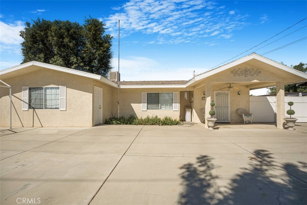 10611 Cherry Ave Property Photo 1
