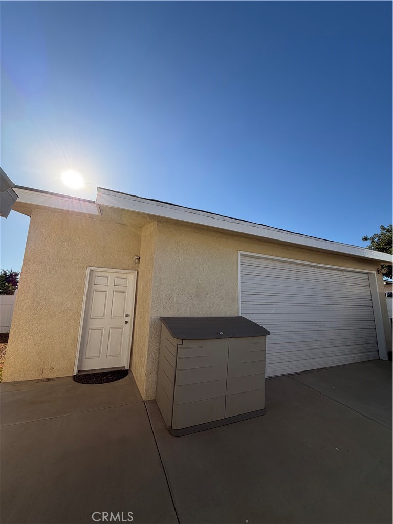 10611 Cherry Ave Property Photo 4
