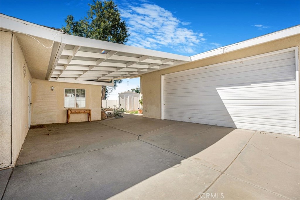 10611 Cherry Ave Property Photo 5