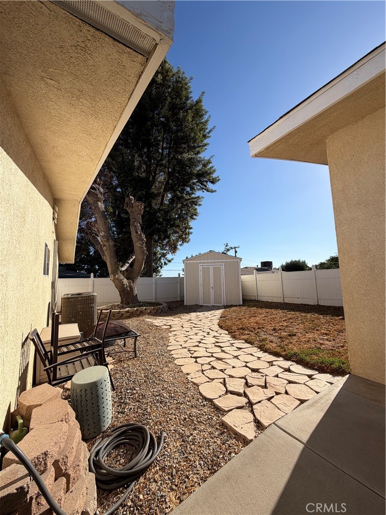 10611 Cherry Ave Property Photo 5