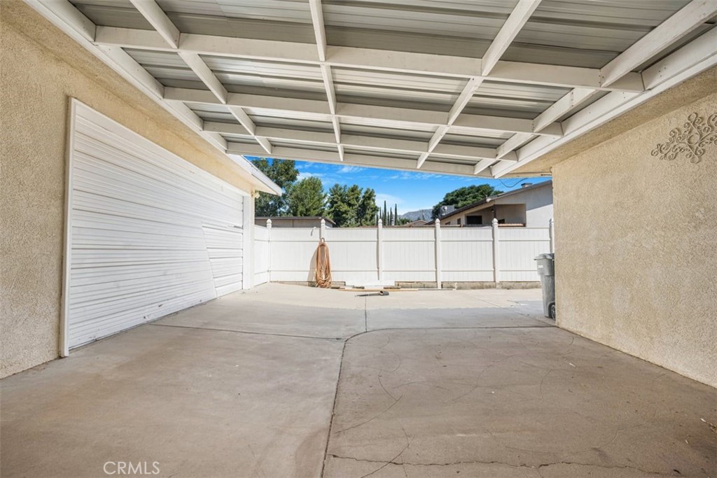 10611 Cherry Ave Property Photo 6