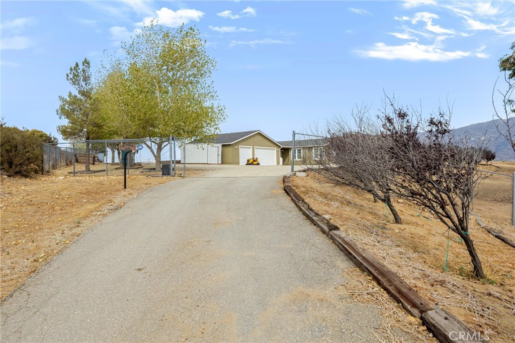 47180 Woodcliff Drive Property Photo 4
