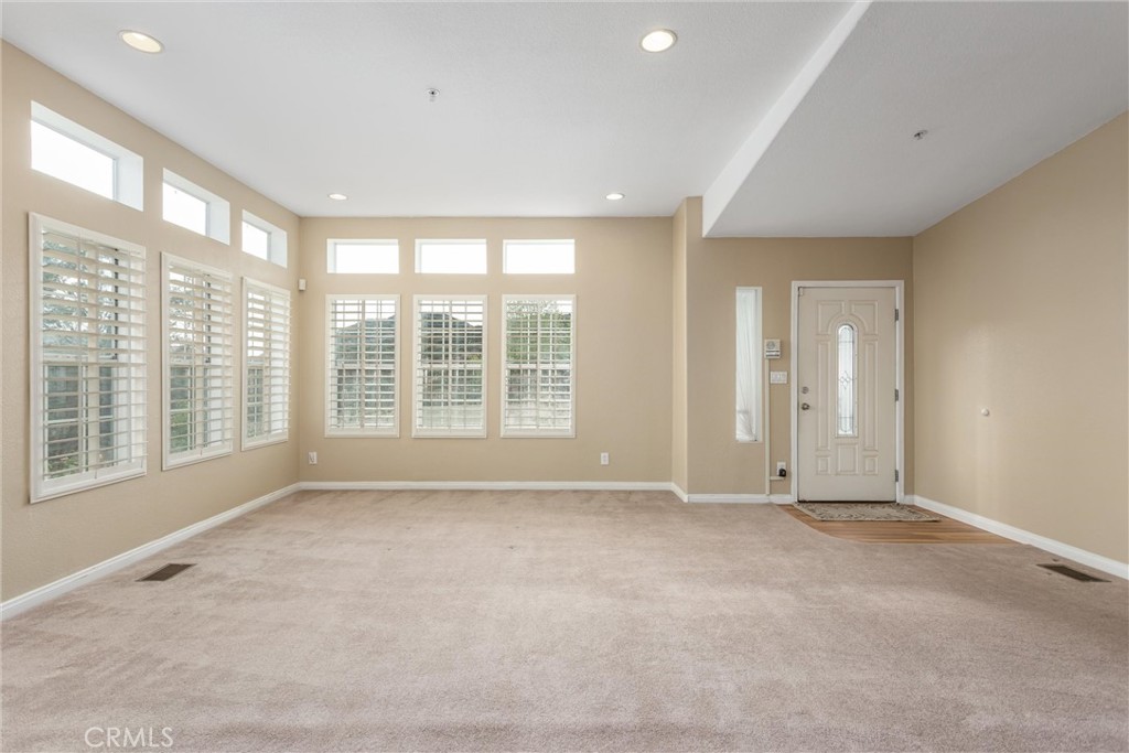 47180 Woodcliff Drive Property Photo 6
