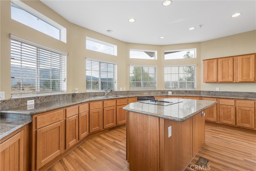 47180 Woodcliff Drive Property Photo 12
