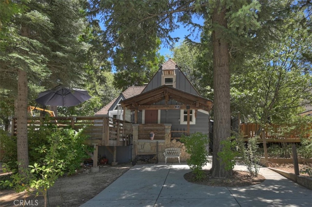311 Hemlock Property Photo 2
