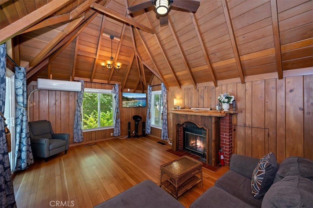 311 Hemlock Property Photo 3