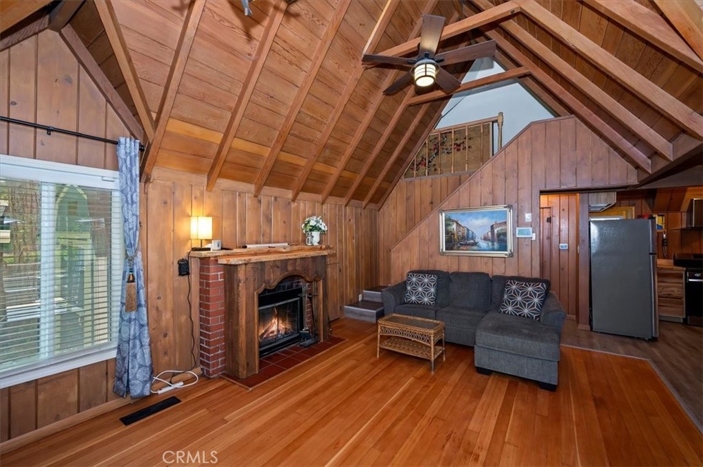 311 Hemlock Property Photo 4