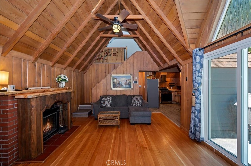 311 Hemlock Property Photo 5