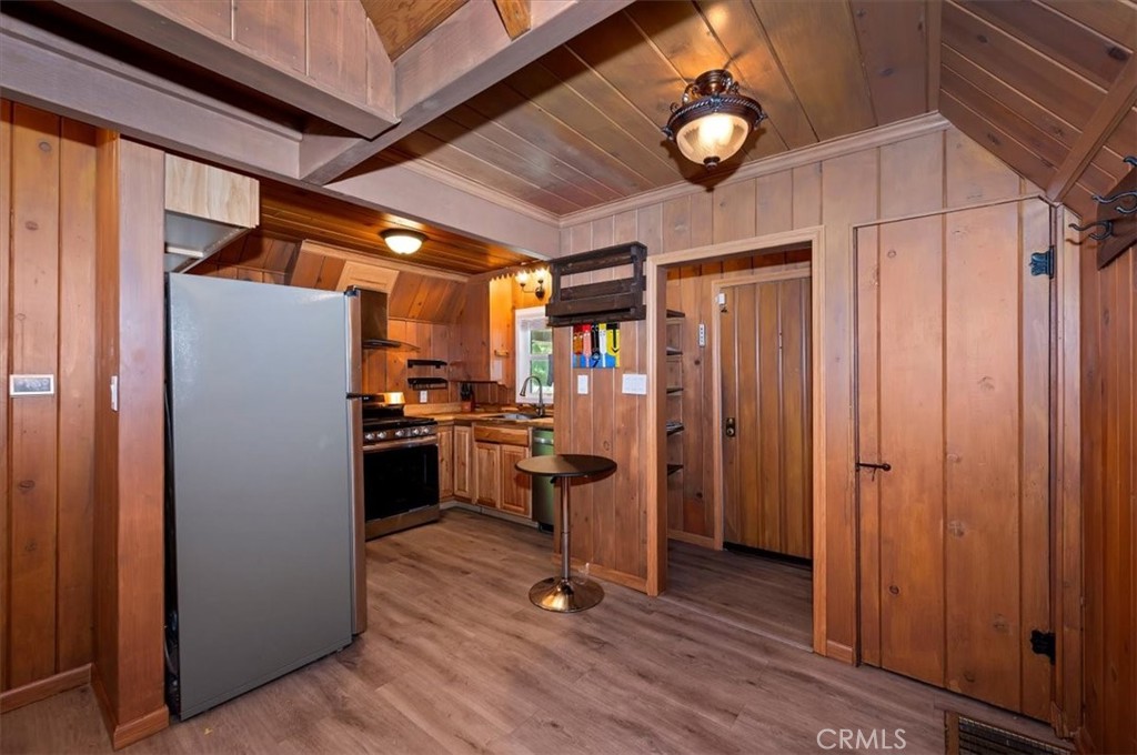 311 Hemlock Property Photo 7
