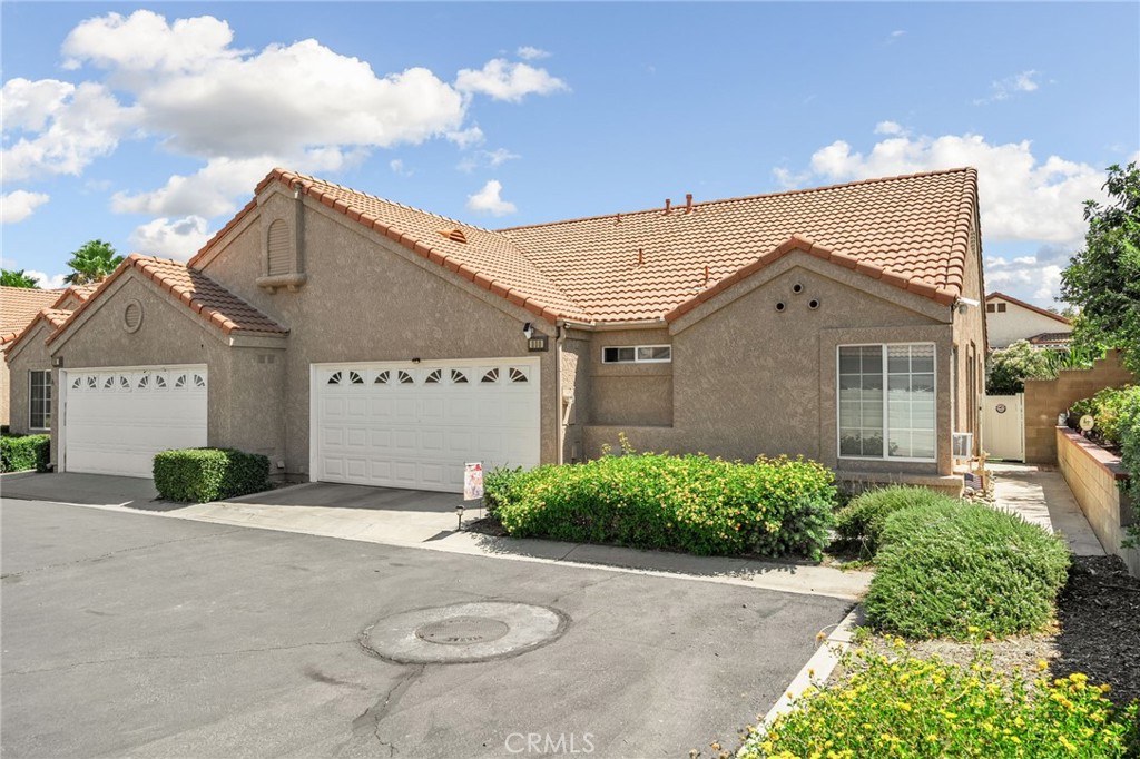 990 Windsong Property Photo 2