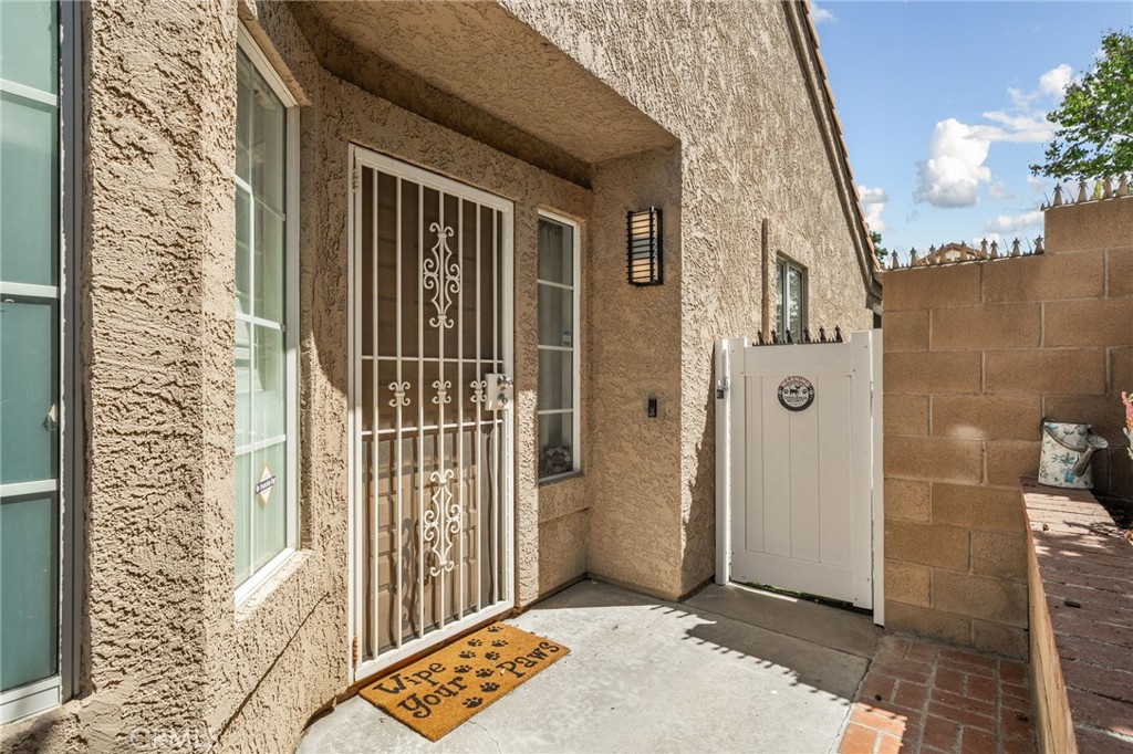 990 Windsong Property Photo 3