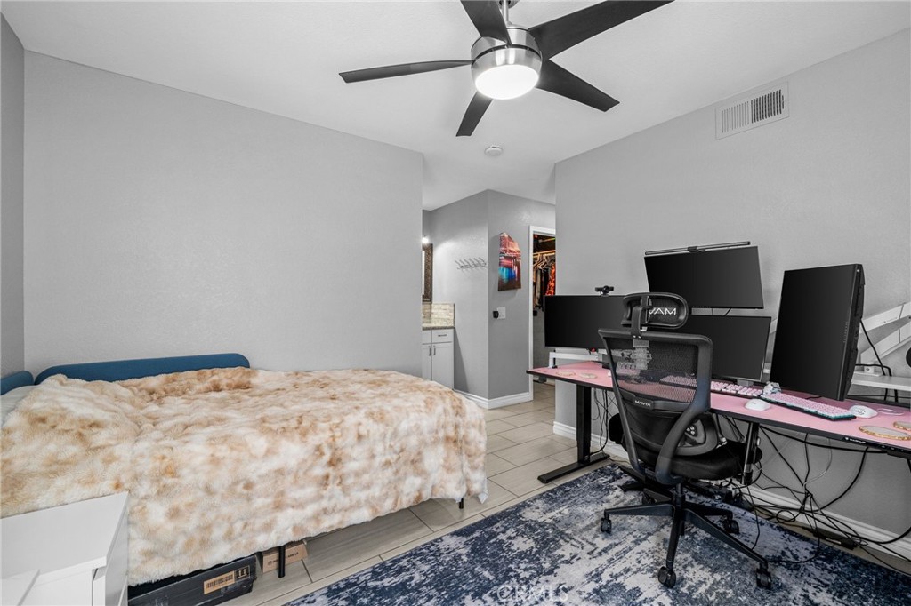 990 Windsong Property Photo 8
