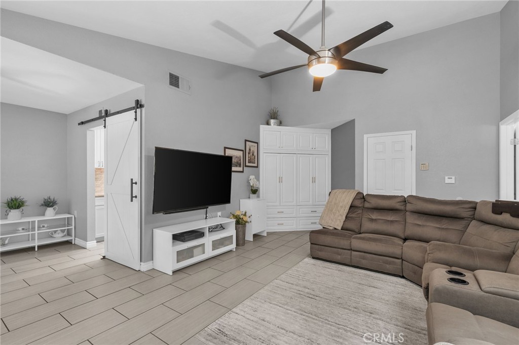 990 Windsong Property Photo 16