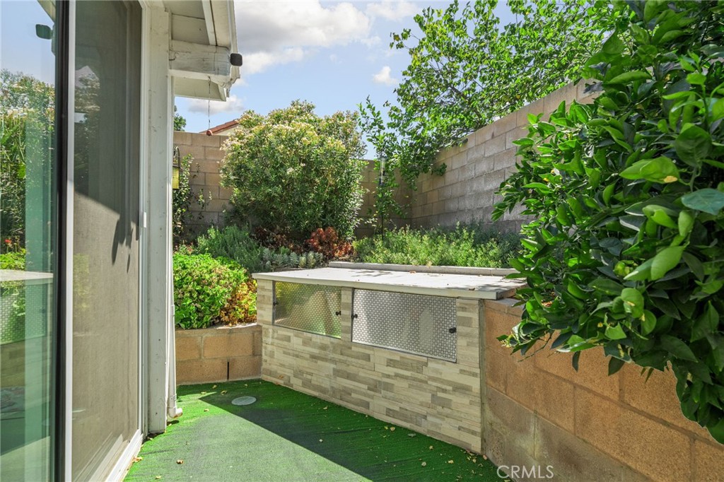 990 Windsong Property Photo 24