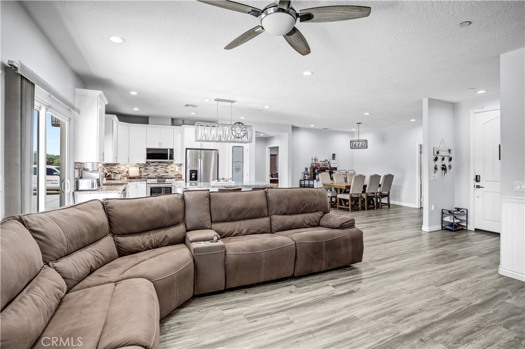 11078 Redwood Avenue Property Photo 8