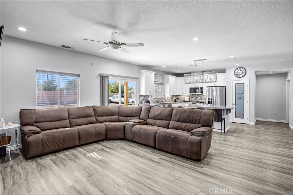 11078 Redwood Avenue Property Photo 9