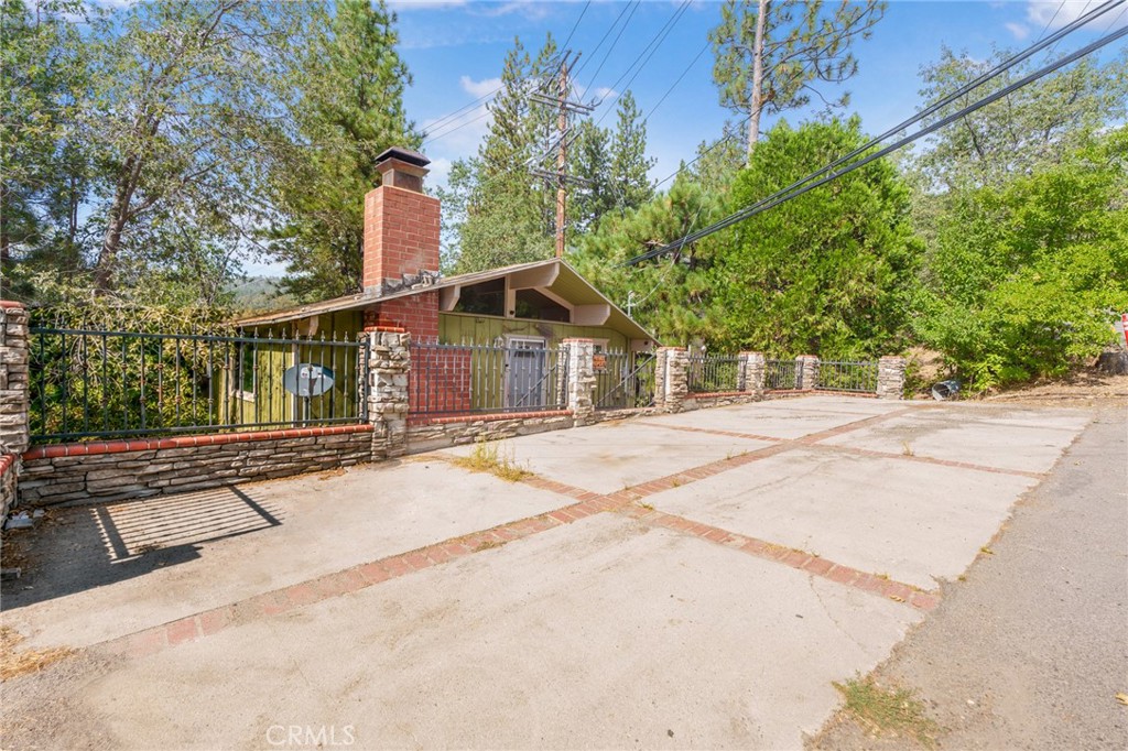 32892 Lone Pine Property Photo 1
