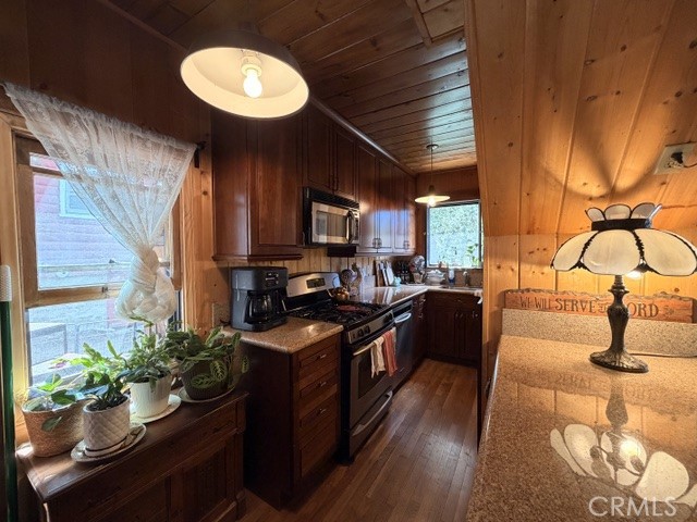 9544 Snow Drift Property Photo 6