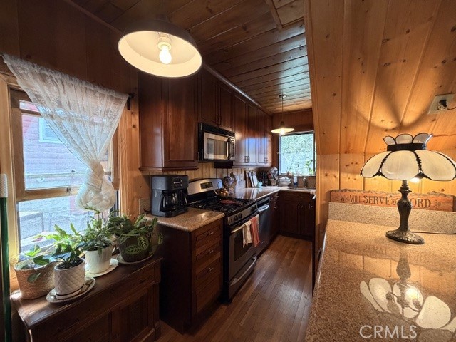 9544 Snow Drift Property Photo 6