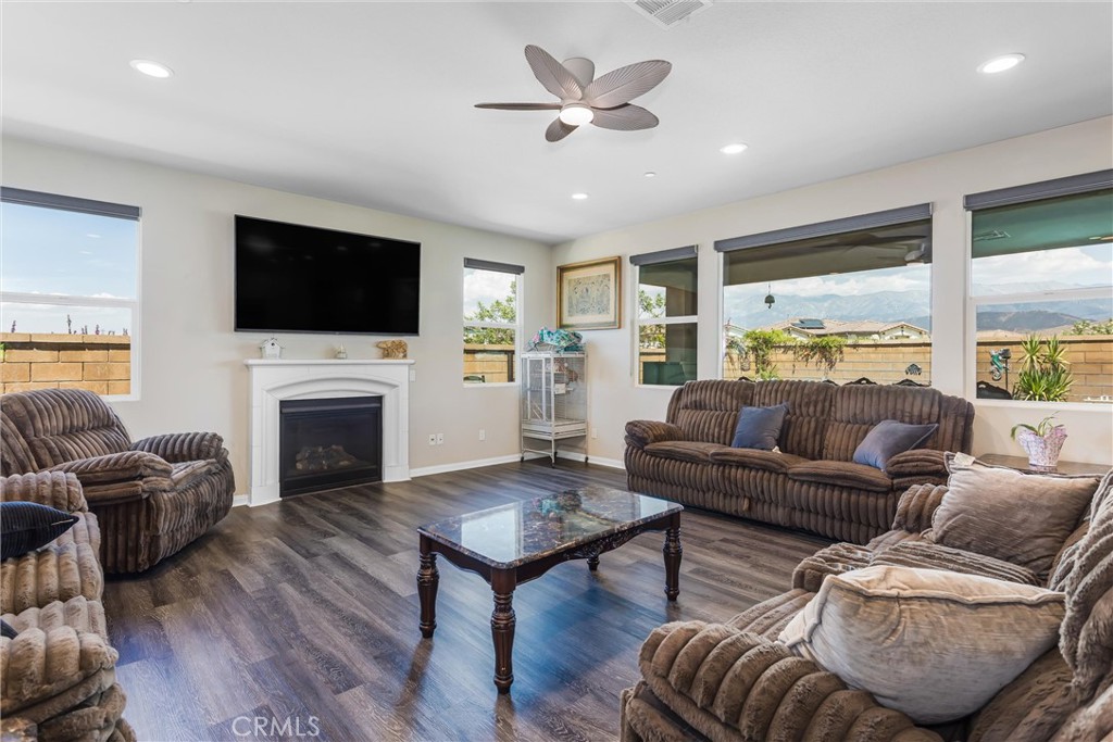 11454 Lyle Property Photo 5