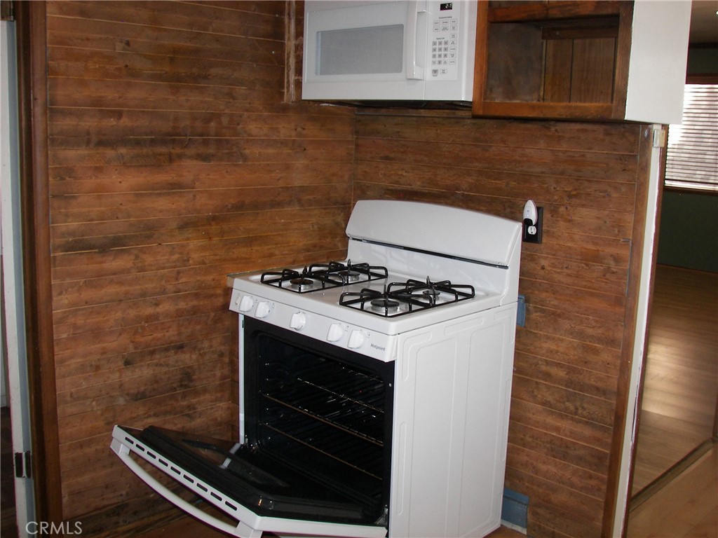 22920 Fir Property Photo 15