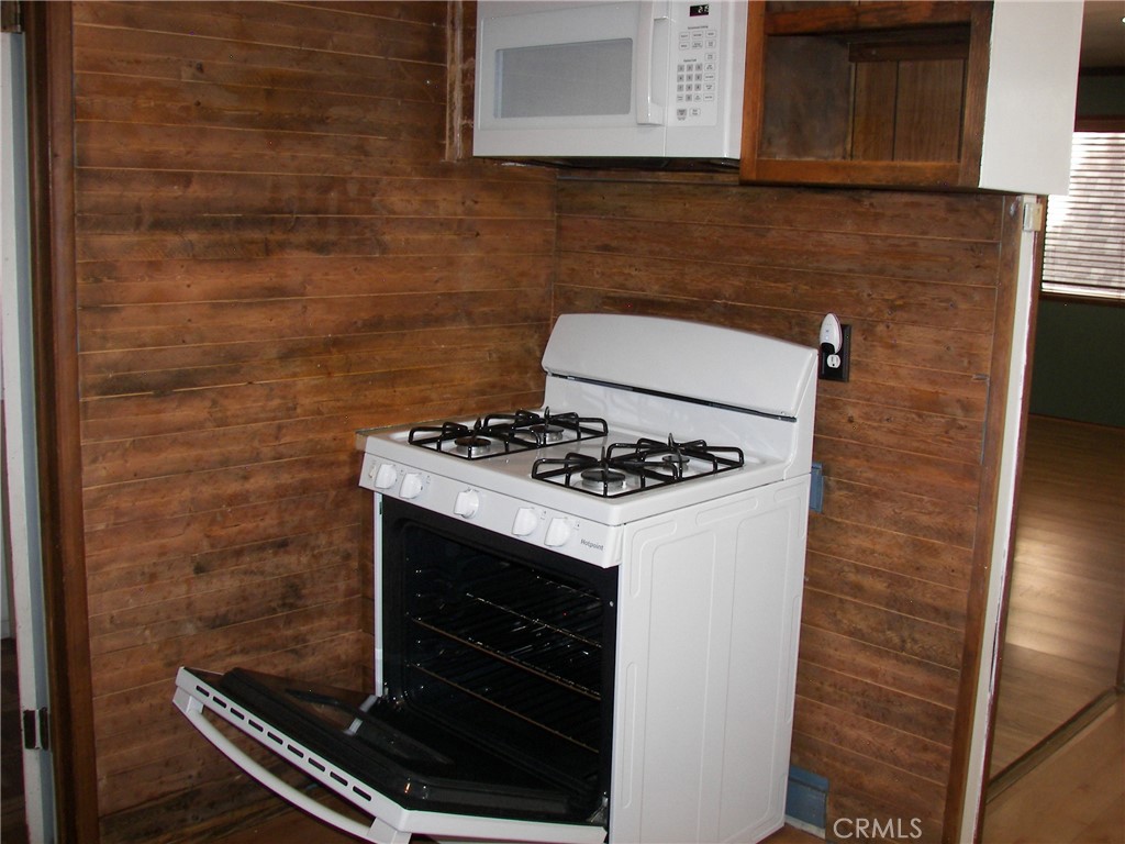 22920 Fir Property Photo 15