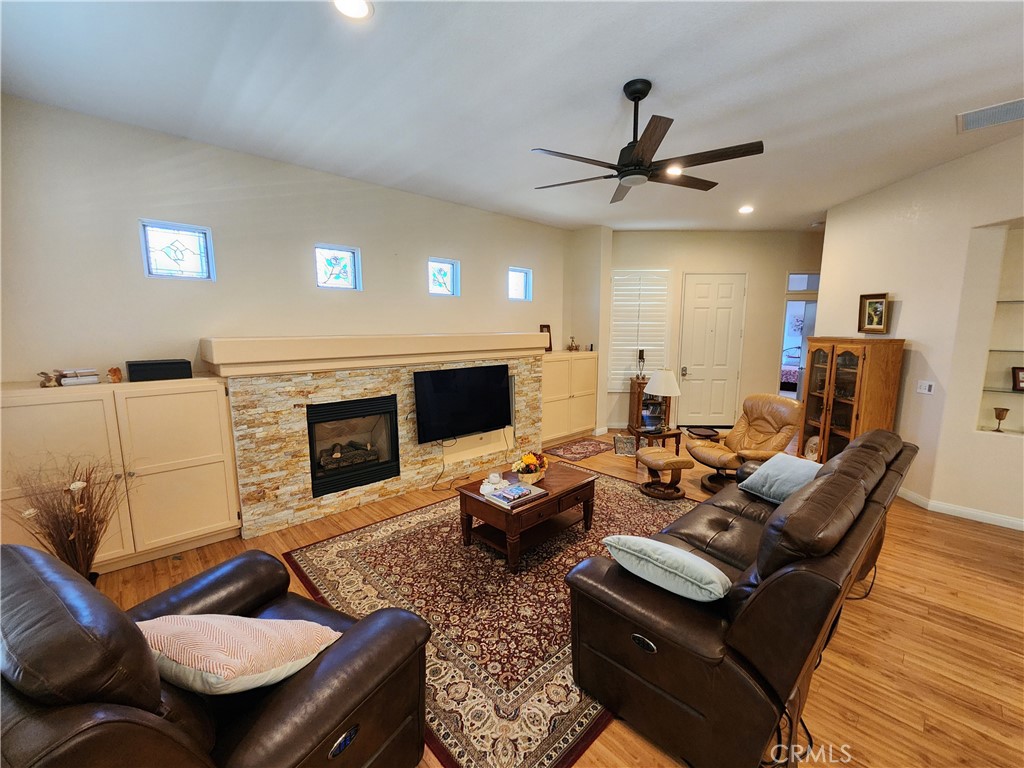 4968 Oakhurst Avenue Property Photo 4